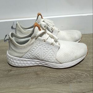 New Balance Woman Fresh Foam Cruz White Sneaker Shoes Athletic Training Size 9